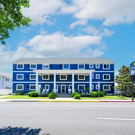 Commander Beach House Hotel