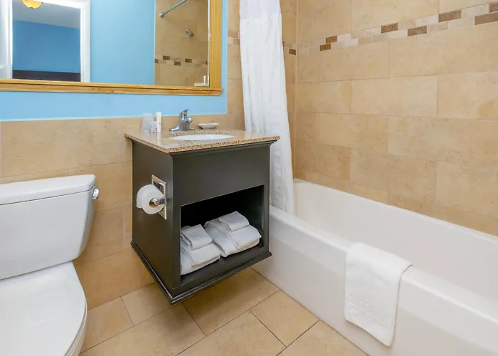 Commander House Hotel 2*