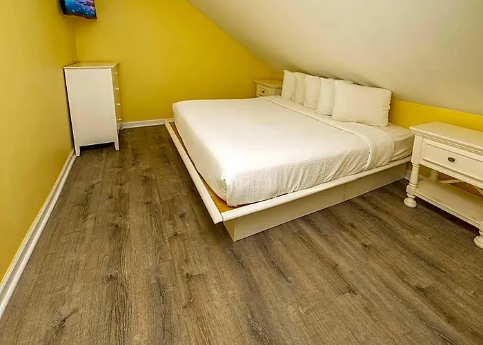 Commander House 2*