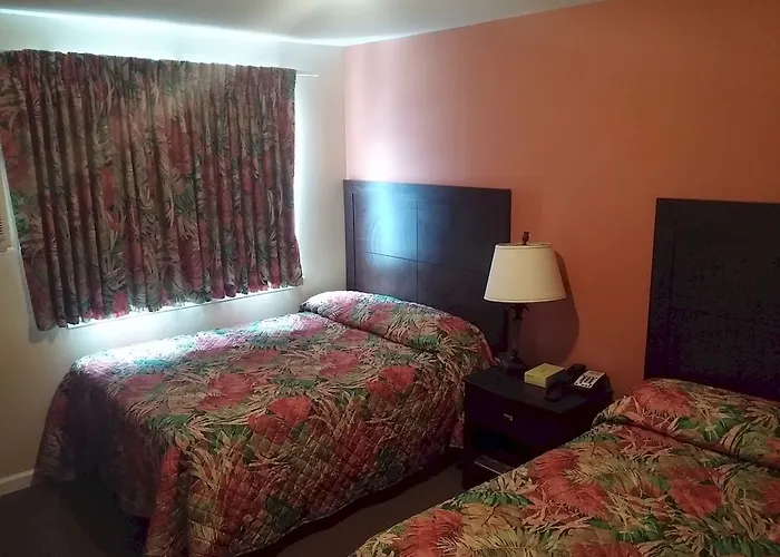 Commander House Hotel 2*